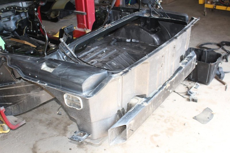 98-04 CORVETTE 5.7L LS1 Rear Frame Tub ONLY * MESSAGE WITH QUESTIONS *
