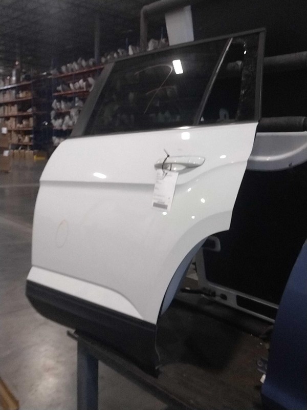 2023 Volkswagen Atlas Left Door White - Broken Body Glass, Used Part