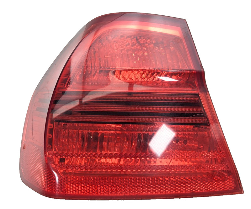 2007 2008 BMW 328i 328Xi SEDAN DRIVER BRAKE TAIL LIGHT