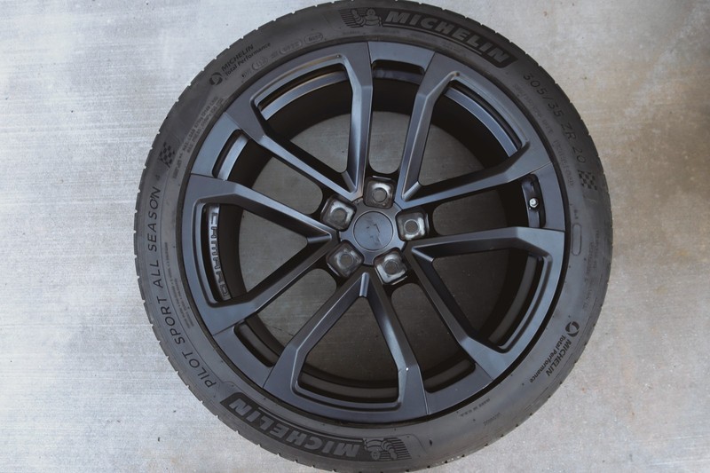 2010-2015 Chevrolet Camaro SS 20x11 Rear Wheel W/ Michelin Pilot Sport *USED*