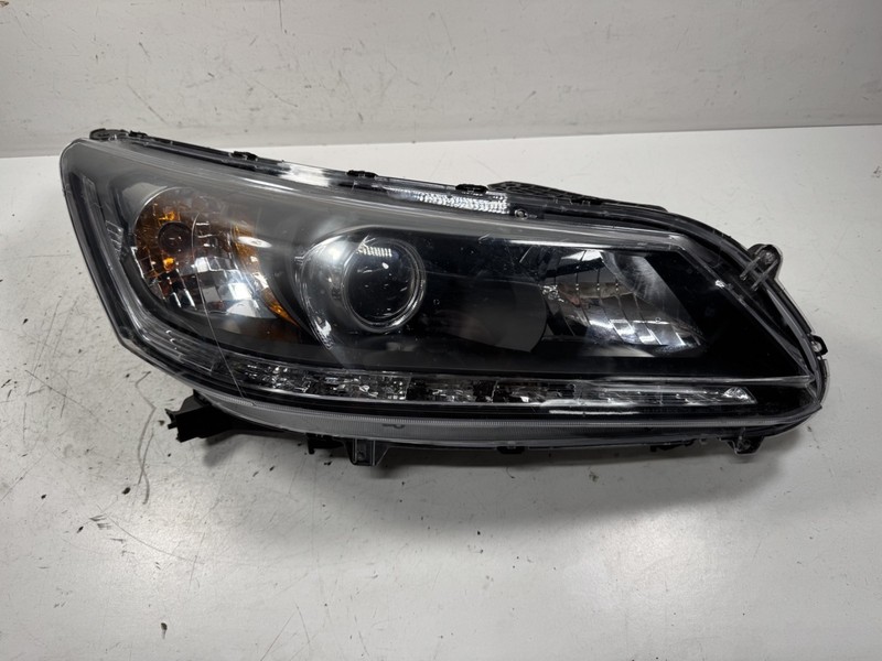 013-015 Honda Accord 4 Door Right Headlight 33100-T2A-A01 Aftermarket