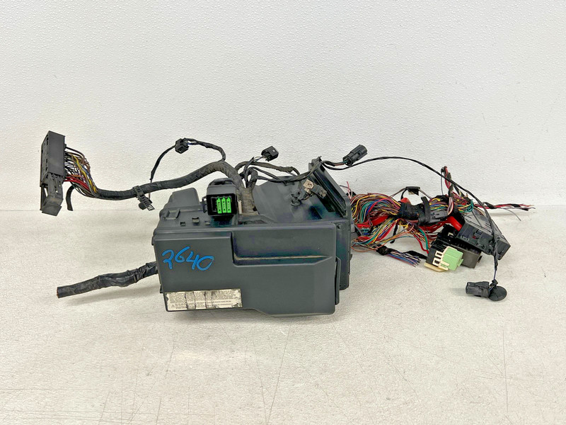 ⭐1996-2001 BMW Z3 FRONT UNDER HOOD FUSE RELAY JUNCTION BOX & WIRING OEM LOT2640