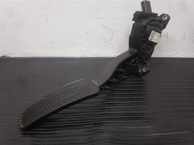 08-20 Dodge Caravan Accelerator Gas Pedal Assembly OEM 5281418AD