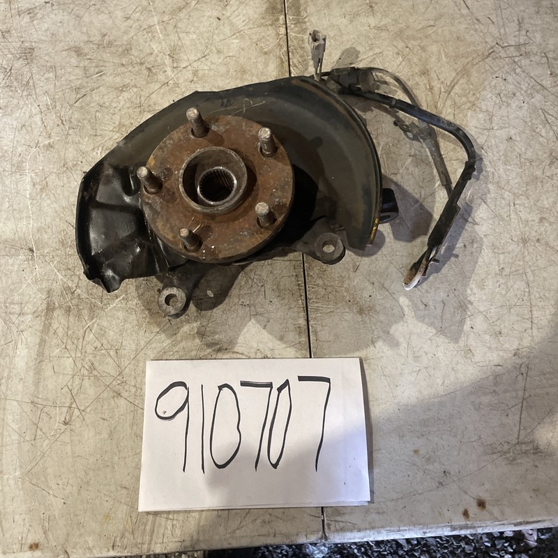 1997-2001 Lexus ES300 Passenger Right Front Spindle Knuckle OEM