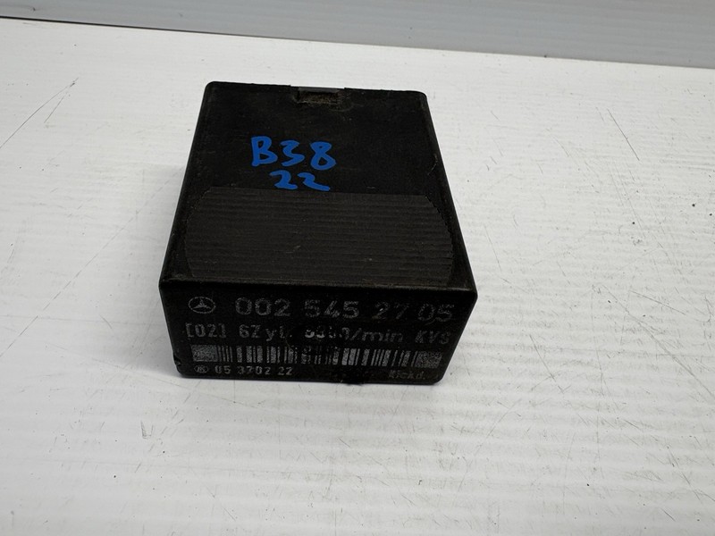 Genuine Mercedes-Benz 0025452705 Fuel Pump Kickdown Relay