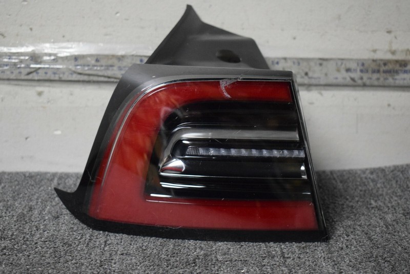 2018 2019 2020 2021 TESLA MODEL 3 TAIL LIGHT LEFT DRIVER 2017 1077397-00-G CRACK