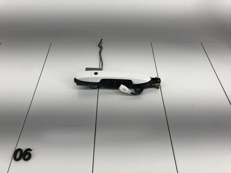 14-18 MAZDA 3 FRONT RIGHT PASSENGER SIDE EXTERIOR DOOR HANDLE SNOWFLAKE OEM