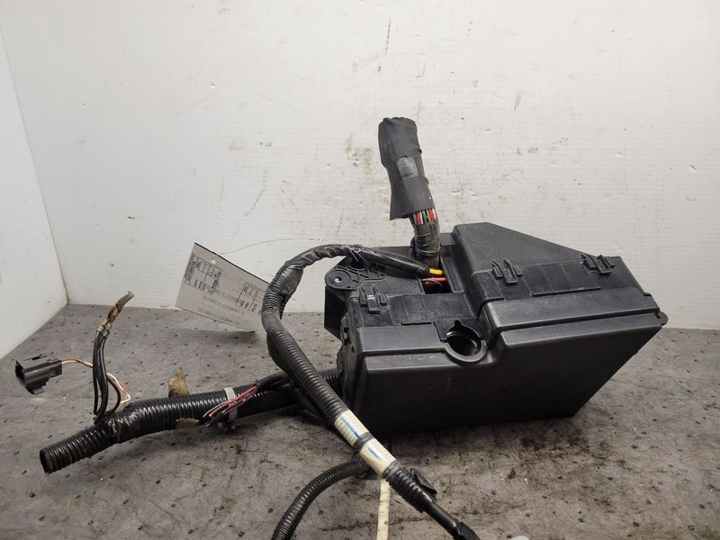 Fuse Junction Box Engine With Washer Level Lamp Fits 10-12 MAZDA CX-7 1633714