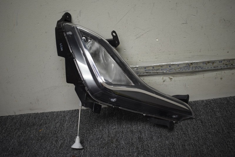 2014-2016 HYUNDAI ELANTRA RIGHT SIDE FOG LIGHT FACTORY OEM