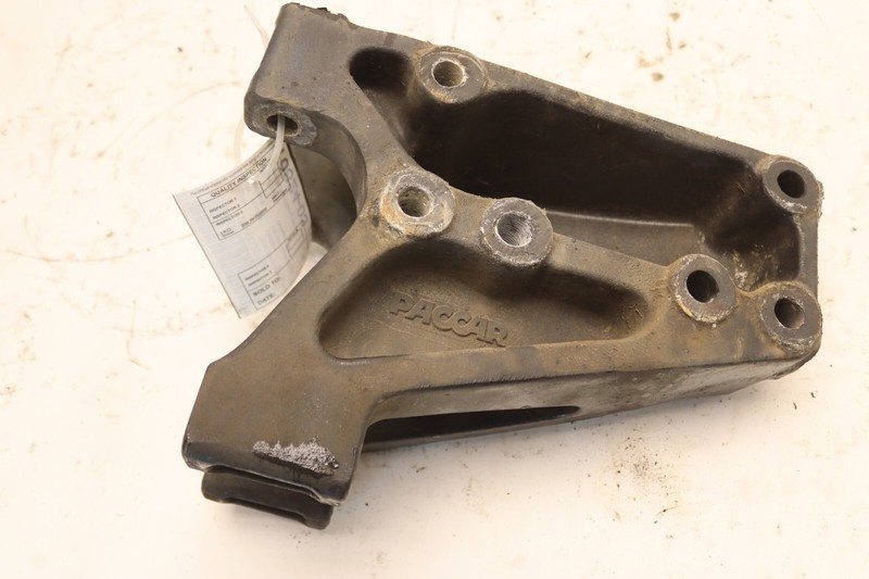 1996-2010 KENWORTH T2000 PACCAR RIGHT SIDE SPRING HANGER BRACKET C11-6001R OEM