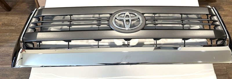 2013-16 TOYOTA TUNDRA FRONT GRILL W/CHROME OEM PART# 53100-0C300
