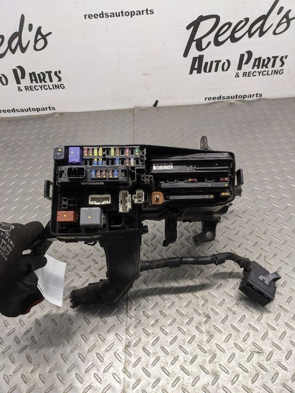 Fuse Box Engine VIN F 5th Digit 4 Cylinder Fits 12-17 CAMRY 1164330