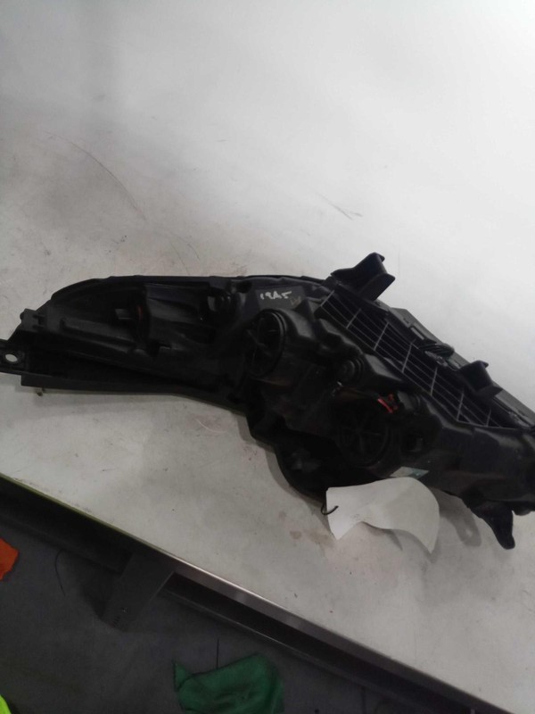 Used Right Headlight Assembly fits: 2017 Hyundai Sonata VIN 2 5th digit halogen
