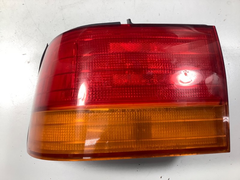 92 93 Accord 2+4D Left Rear Tail Light Signal Turn Brake Lamp Lens, usedOEM