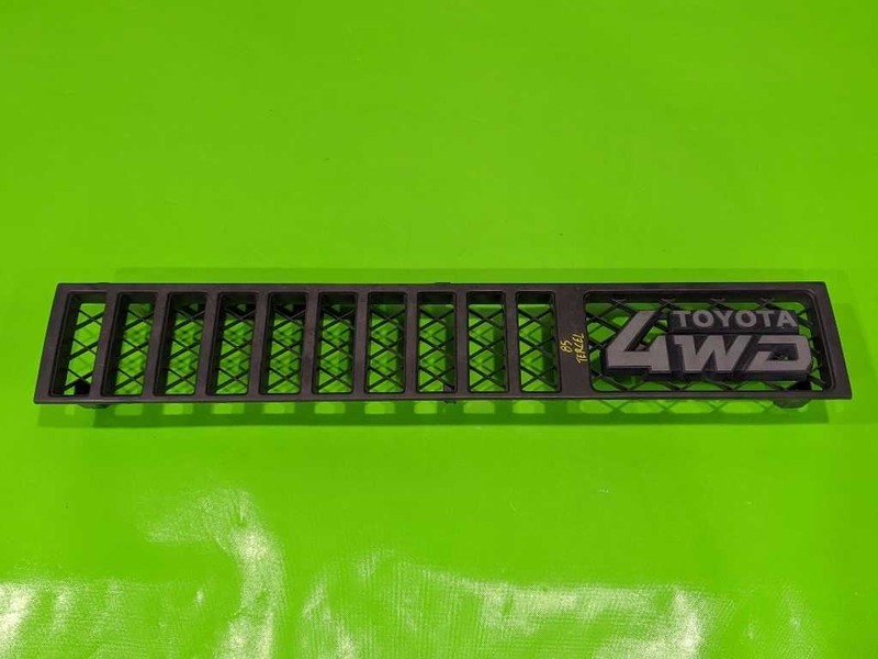 83 84 85 86 TERCEL WAGON 4WD GRILLE OEM 3972-18
