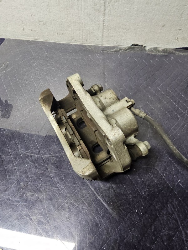 NISSAN MURANO FRONT RIGHT PASSENGER SIDE BRAKE CALIPER OEM 2015 - 2024