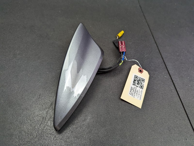 Roof Fin Shark Antenna Module 2022 Cadillac CT4 84746760 2020 2021