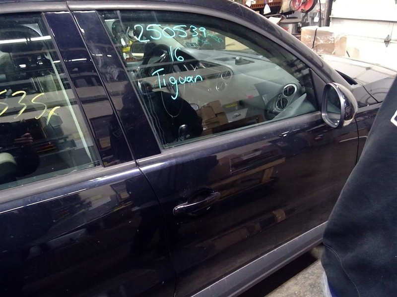 Passenger Right Front Door Electric Fits 09-17 TIGUAN 1721420