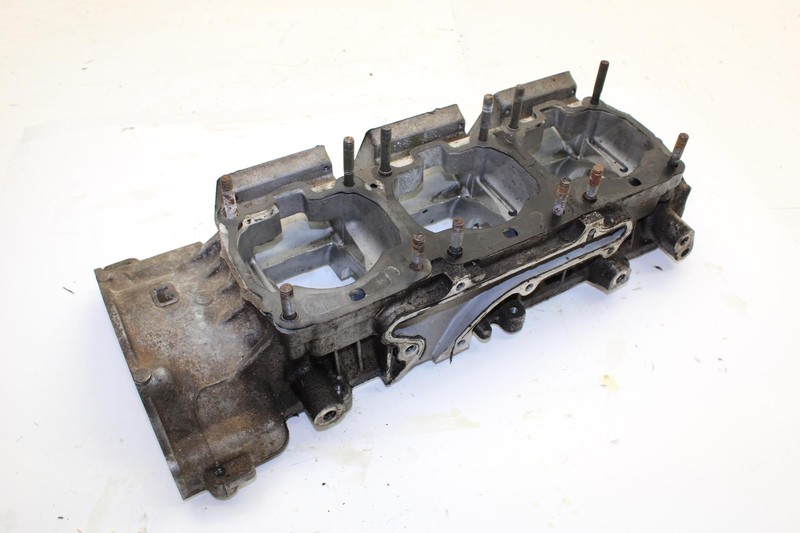 1999 Yamaha Vmax 700 Sx Oem Upper Crankcase 8CH-15100-03-00 SY88
