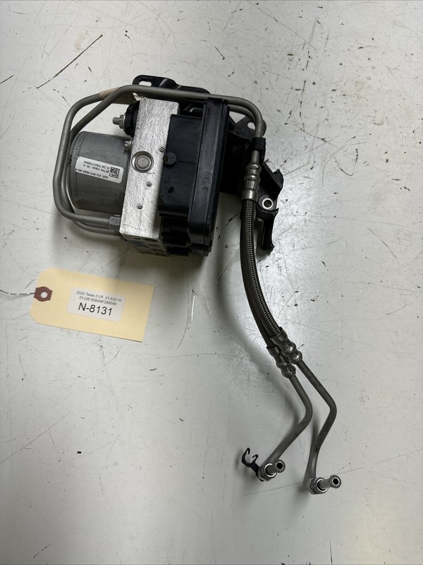 2020-22 TESLA MODEL Y 3 ABS PUMP BRAKE MODULE with Bracket1044745-00 8131 U20