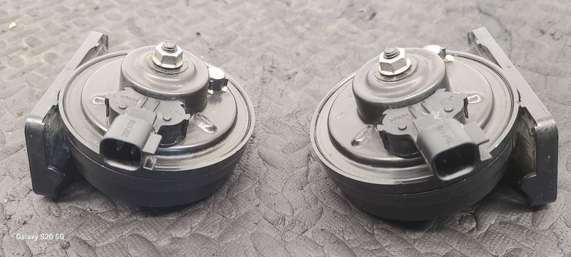 20-25 Jeep Gladiator High & Low Signal Horns Pair OEM 68284211AA