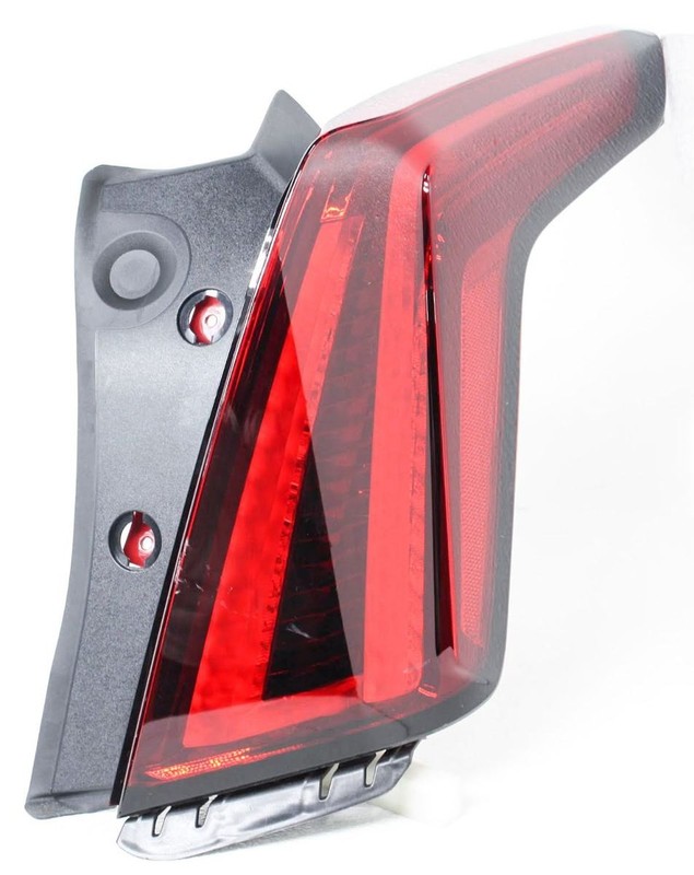 OEM Cadillac XT5 Right LED Quarter Mounted Tail Lamp 84514975 - Lens Crack