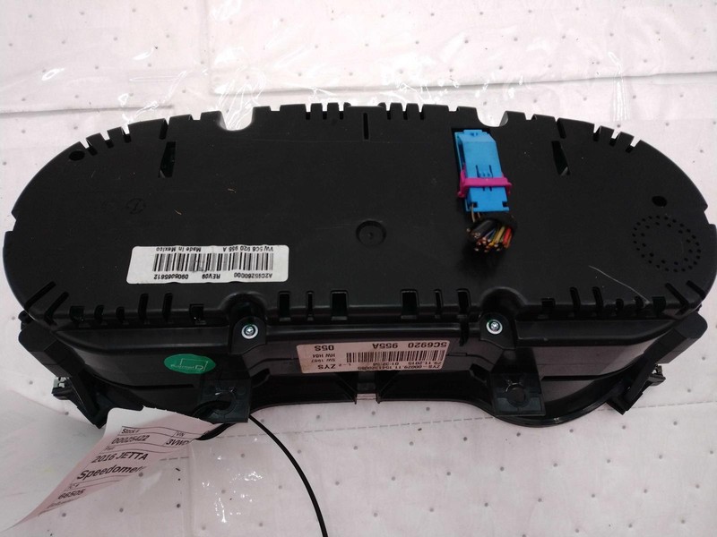 2016 Volkswagen Jetta Speedometer Gauge OEM Black 112K Miles NJ25-25422-645121