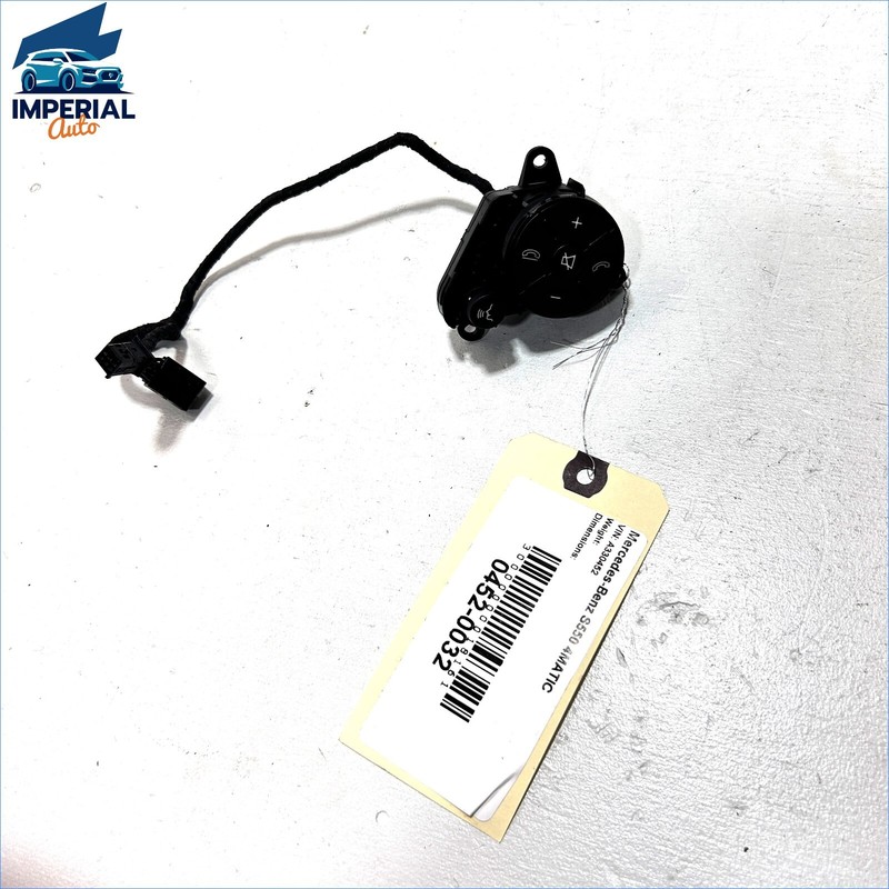 2010-2013 MERCEDES S550 STEERING WHEEL CONTROL SWITCH BUTTON MULTI SWITCH OEM
