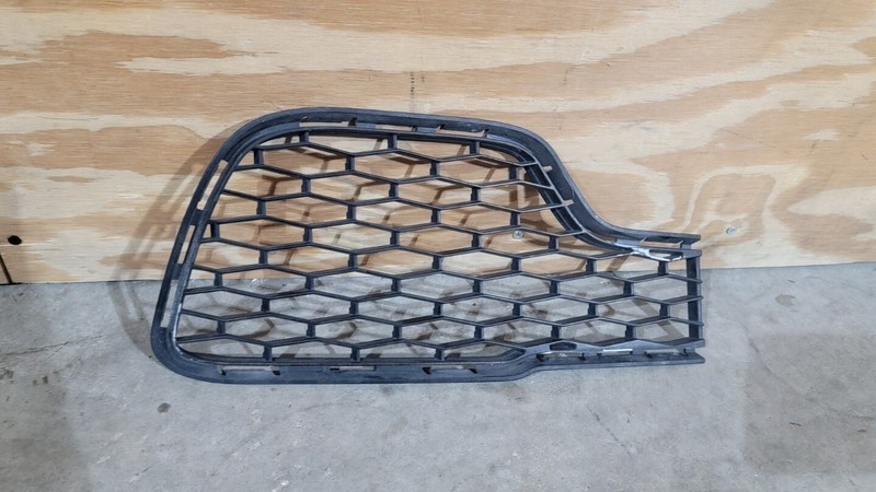 2014 2015 2016 2017 Maserati Ghibli Front Inner Left LH Bumper Grille Insert OEM
