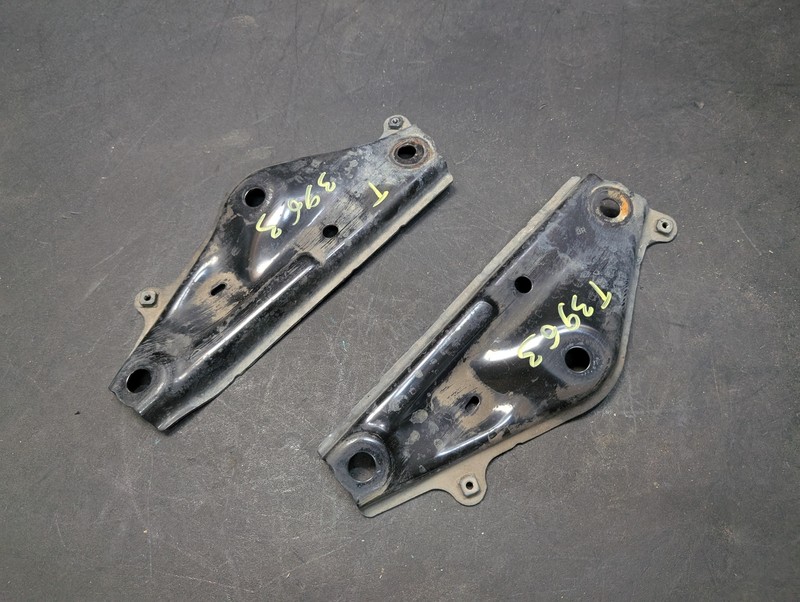 2PC Front Crossmember Right & Left Bracket Set 2021 Toyota RAV4 2019 2020 - 2024
