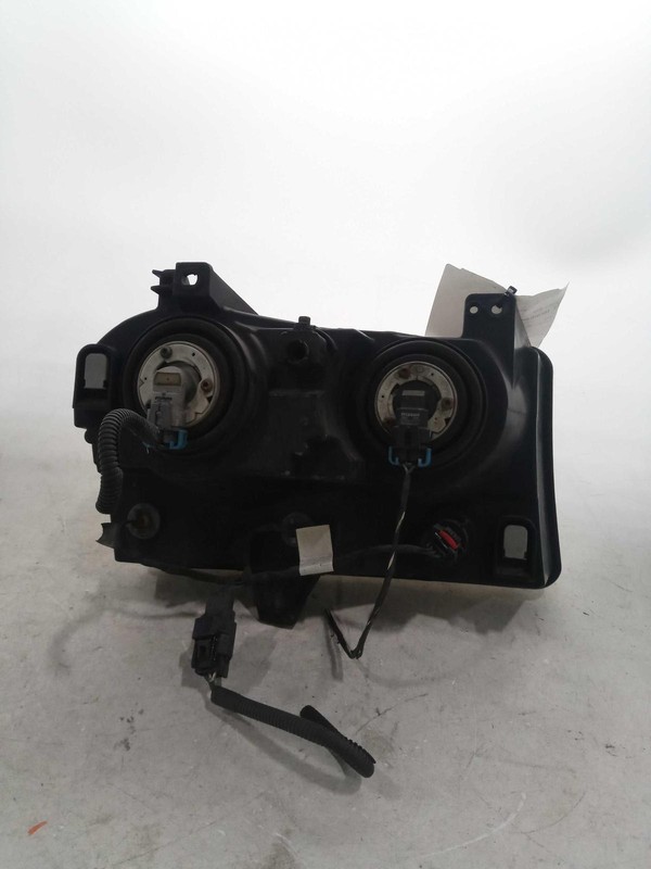 2005 Chrysler 300 Left Headlight Assembly Halogen White 323670 143k Miles