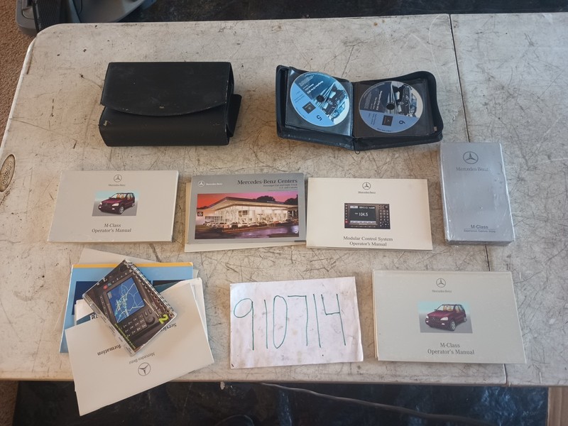 2002 Mercedes-Benz ML500 Owners Operator's Manuals Leather Case CD set of 10