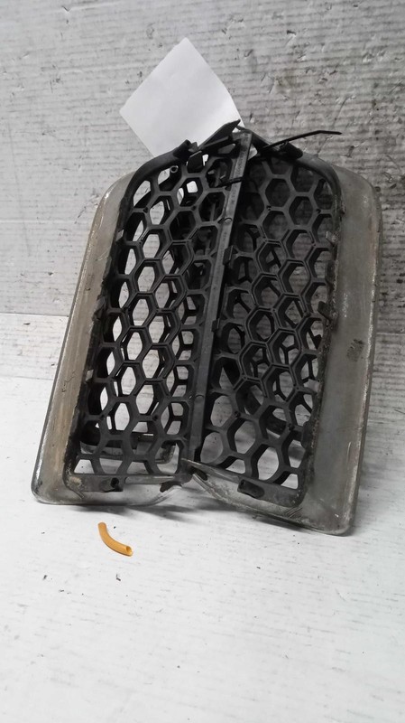 2004-2006 Dodge Stratus Grey Front Grille OEM 04805900AB Used 97K Miles