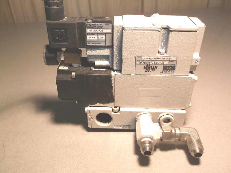 USED MAC SOLENOID VALVE 82A-AB-CAA-TM-DDAJ-1JB FREE SHIPPING