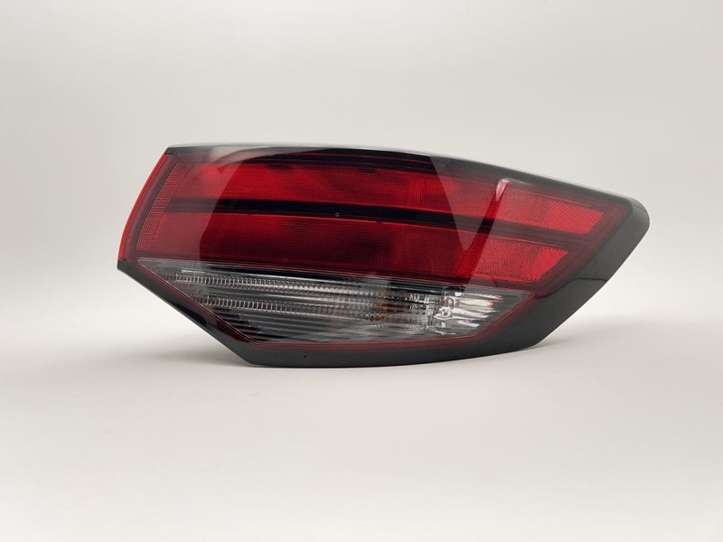 2020-2024 NISSAN SENTRA RIGHT TAILLIGHT QUARTER MOUNTED 2.0L AT FWD 28K S 64256