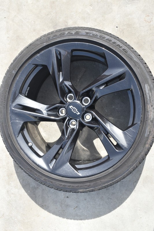 Camaro 5TH/6TH GEN 5 DOUBLE-SPOKE 20X8.5 OEM Front Wheel *23507198GM* **USED**