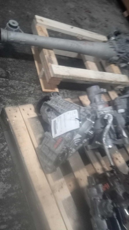 2013 INFINITI G37 Transfer Case Assembly OEM 4WD 137k Miles - Grey