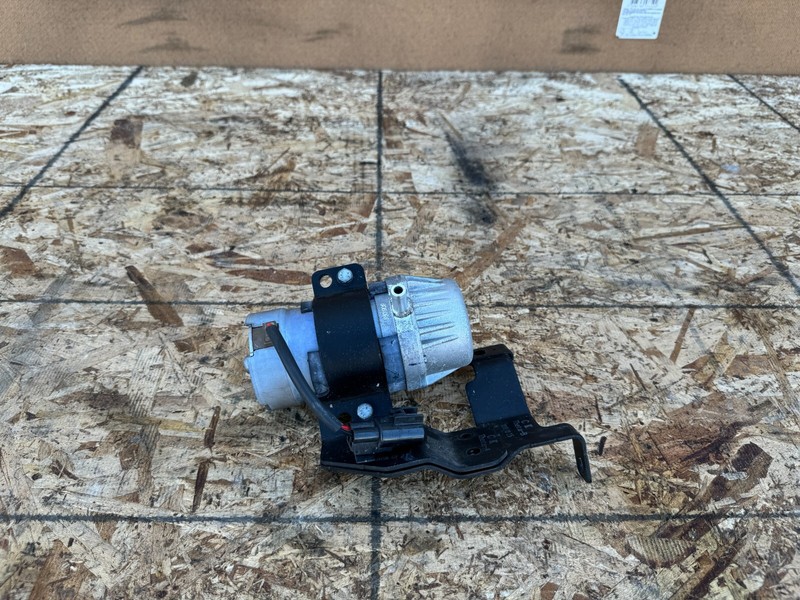 GENESIS G70 2019-2021 OEM ENGINE MOTOR VACUUM PUMP W/BRACKET ASSEY (2.0T & 3.3T)