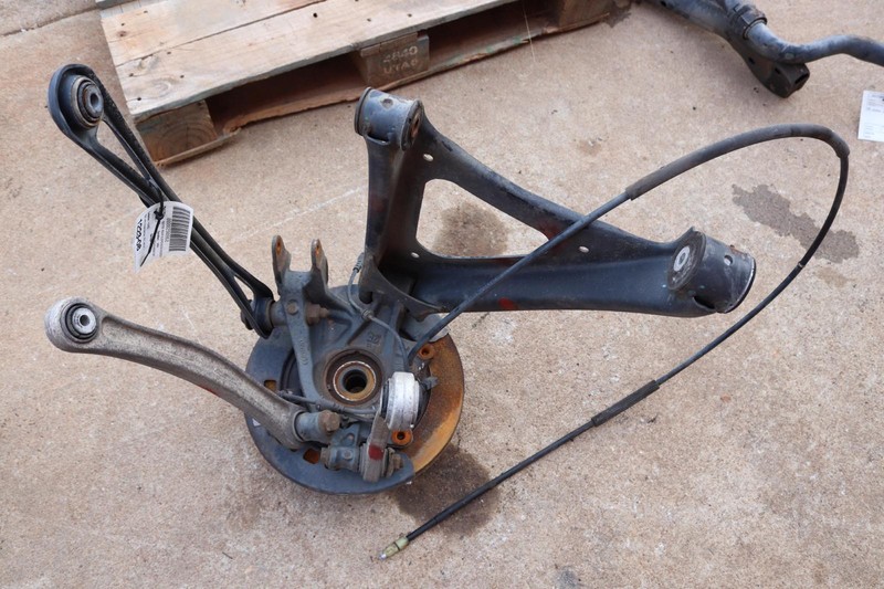 2007-2015 AUDI Q7 AWD REAR RIGHT SPINDLE KNUCKLE WHEEL HUB W/ CONTROL ARMS OEM