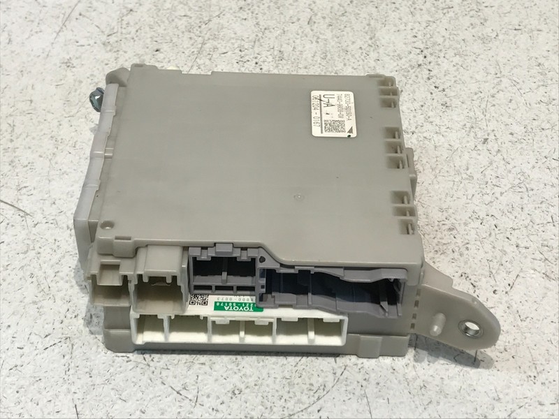07-12 Lexus LS460 XF40 Front Left Driver Fuse Box Relay Junction OEM