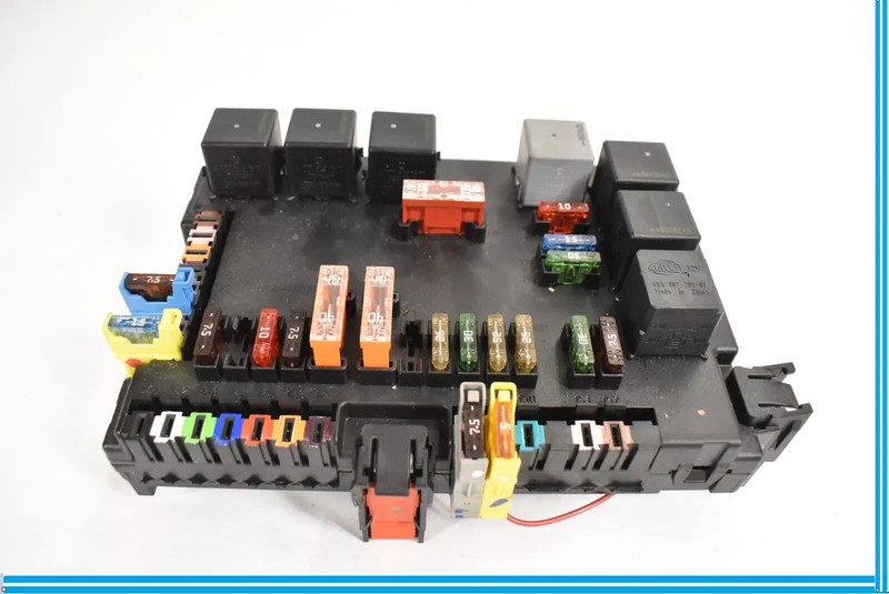 07-13 Mercedes W221 S550 CL550 Rear Trunk Fuse Box Relay Module 2215403050 OEM