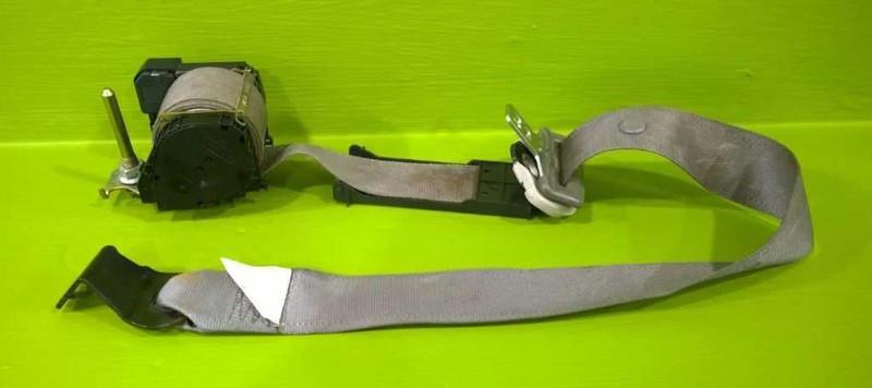 01 SATURN LW300 STD SW LEFT FRONT DRIVER SEATBELT RETRACTOR 1112-14