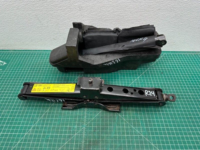 05-16 LAND ROVER EMERGENCY SPARE TIRE WHEEL JACK LIFT TOOLS & CASE OEM