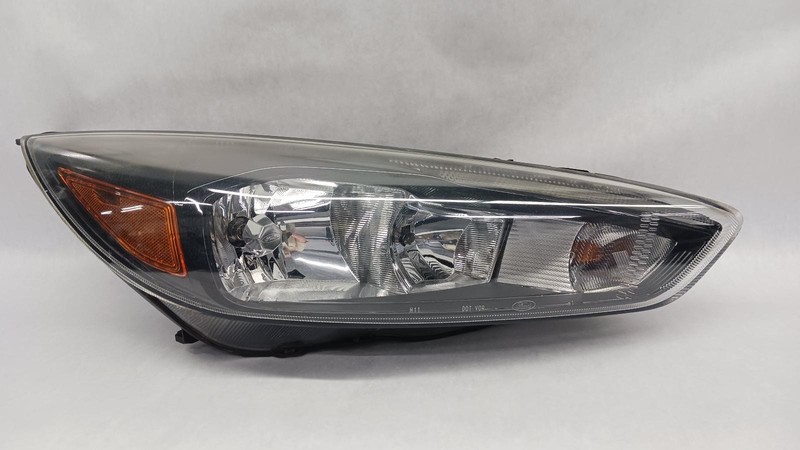 15-'18 FORD FOCUS Right passenger headlight halogen OEM Grade B