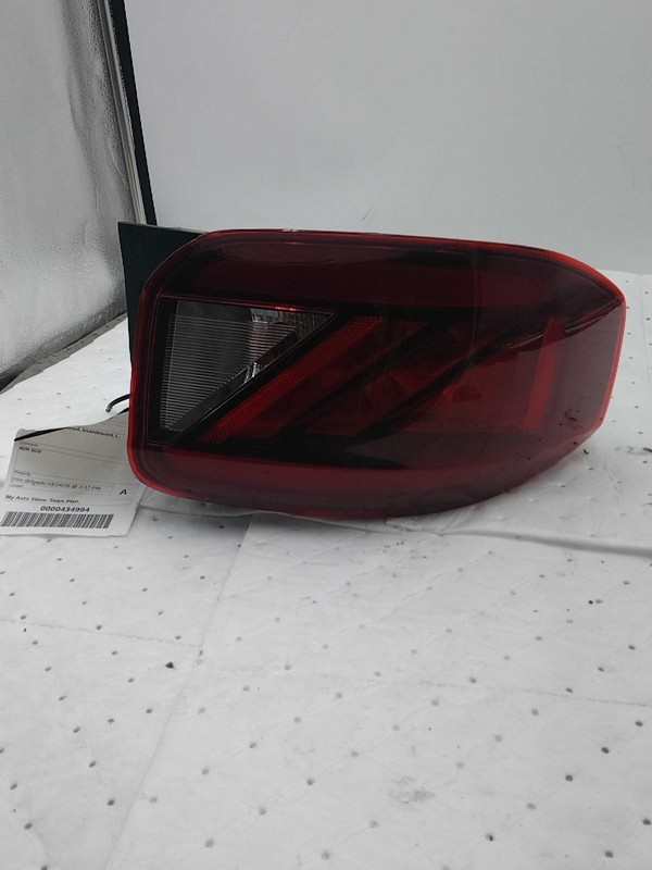 2021 Hyundai Venue Left Tail Light Assembly White Light Scratches 700246