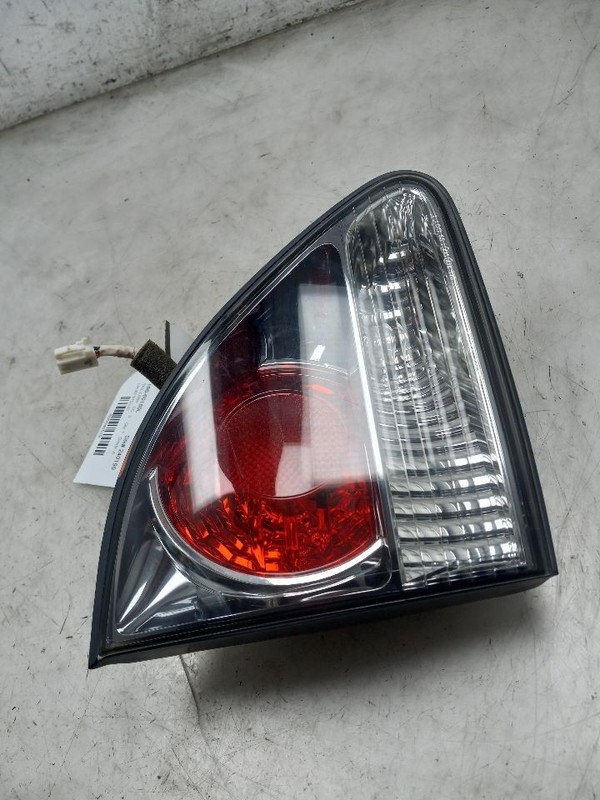 00 01 02 03 LEXUS RX300 DRIVER LEFT TAIL LIGHT TAILGATE MOUNTED