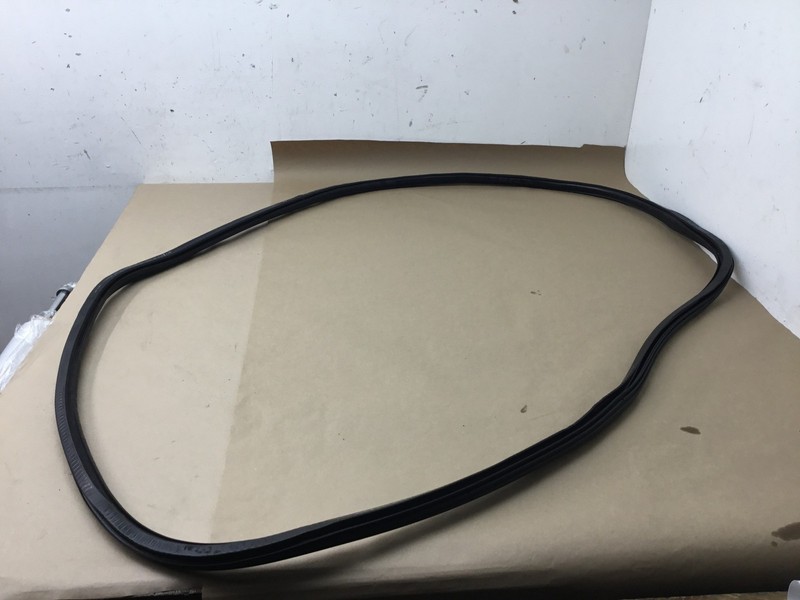 Bentley Bentayga 2019 V8 Front Right Pass Door Inner Weatherstrip Seal 16-20 ;:Y
