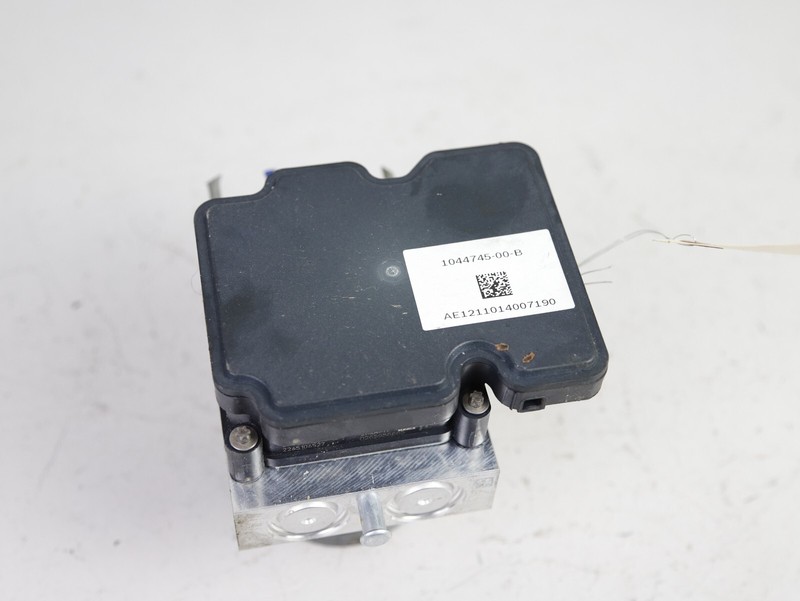 2017-2023 Tesla M3 RWD ANTILOCK BRAKE ABS PUMP MODULE ASSY1044745-00-B OEM 12K