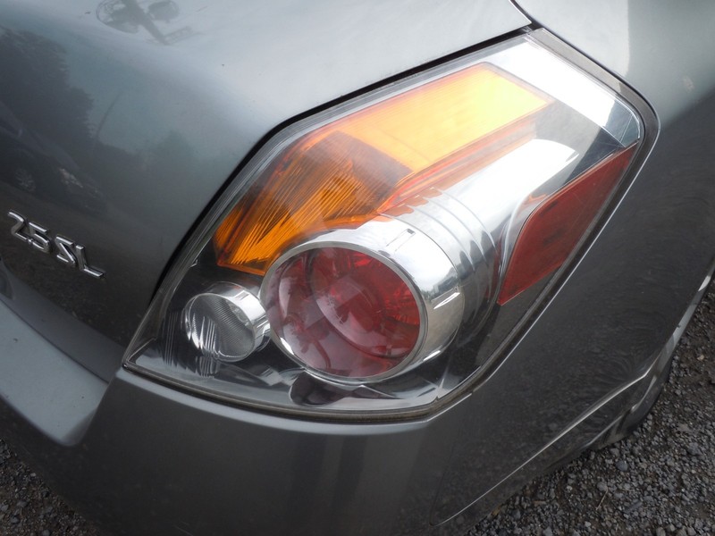2007-2009 Nissan Altima Sedan Quarter Panel Mounted Tail Light Passenger Right