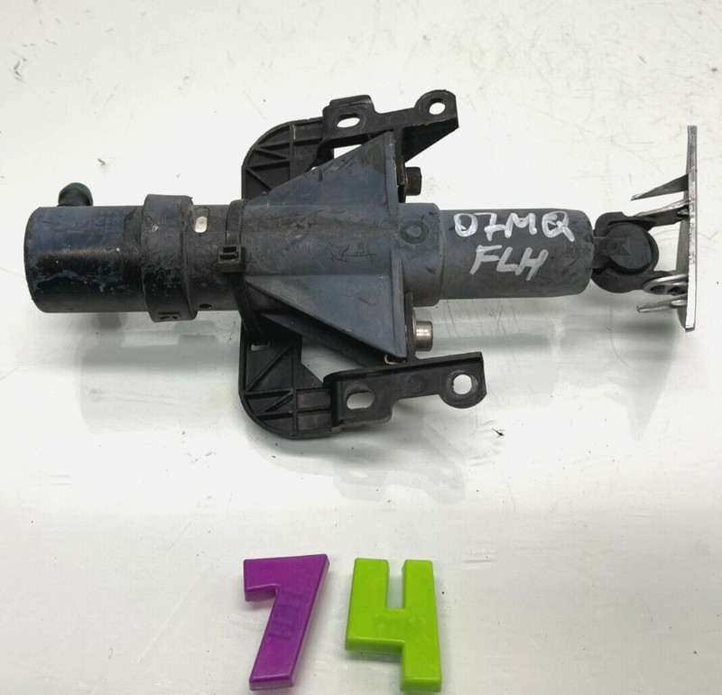 2007 Maserati Quattroporte LEFT HEAD LIGHT LAMP WASHER NOZZLE JET SPRAYER OEM